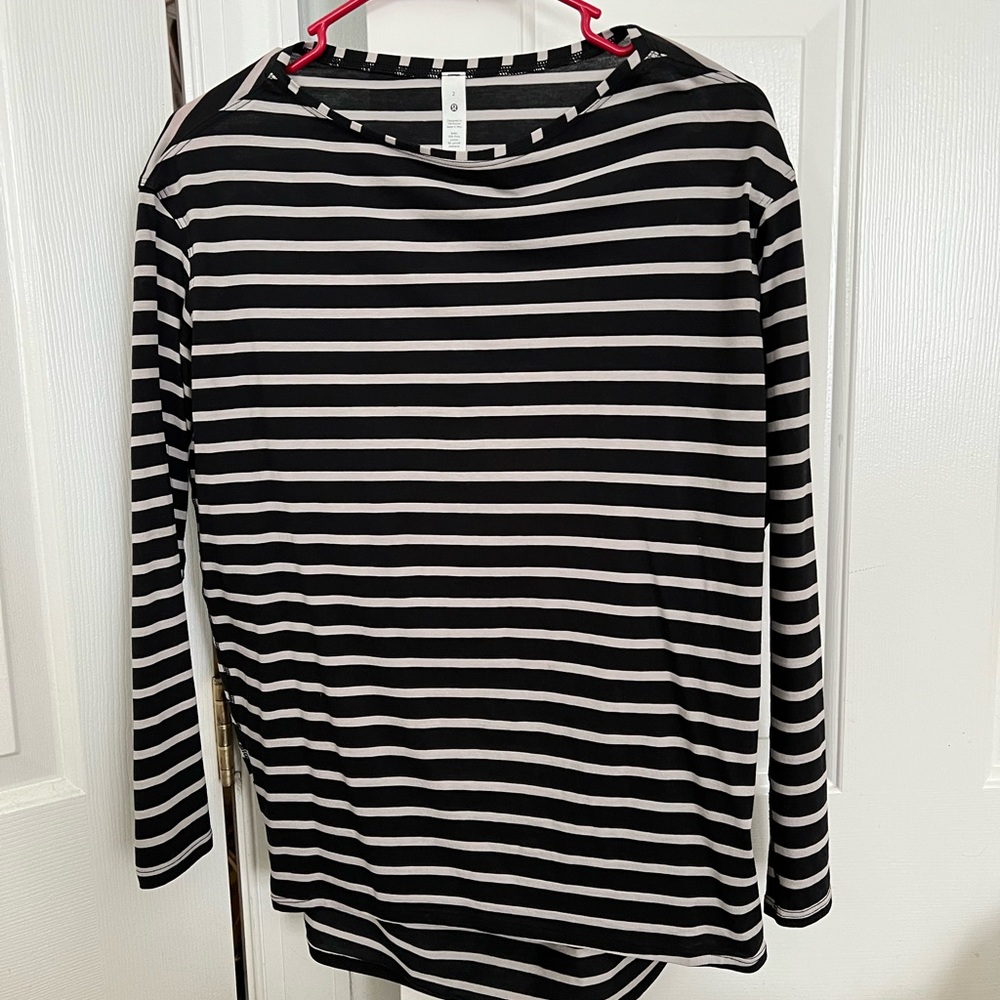 Lululemon Back in Action long sleeve size 2